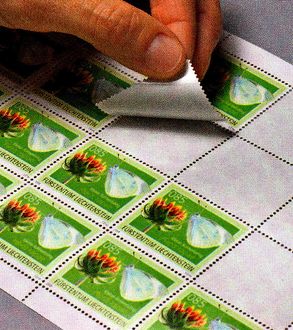 selbstklebende Briefmarken mit Perforation
