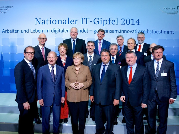 Gruppenbild mit Bundeskanzlerin Merkel