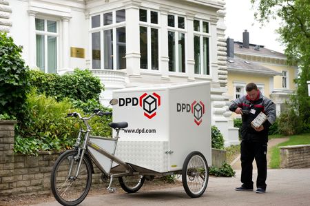 DPD Paketzustellung mit Fahrrad