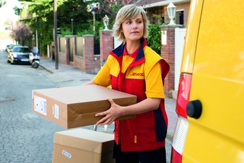 DHL Paketzustellerin