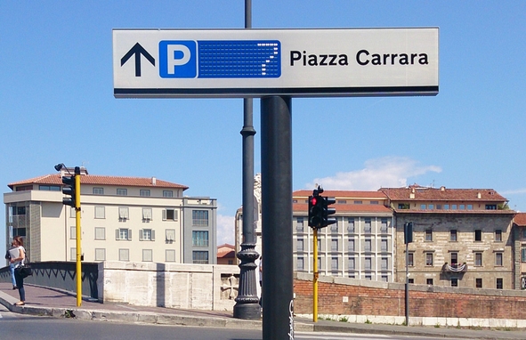 Parkleitsystem in Pisa