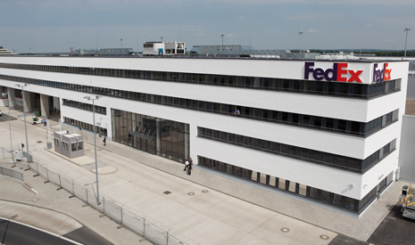 FedEx-Gebäude mit Logo